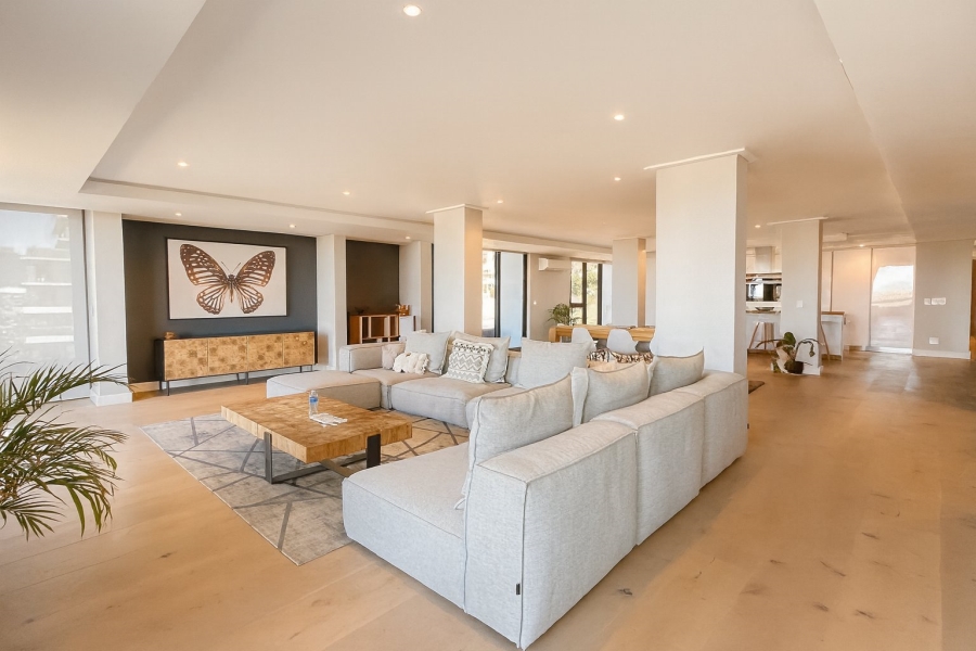 To Let 4 Bedroom Property for Rent in Green Point Western Cape